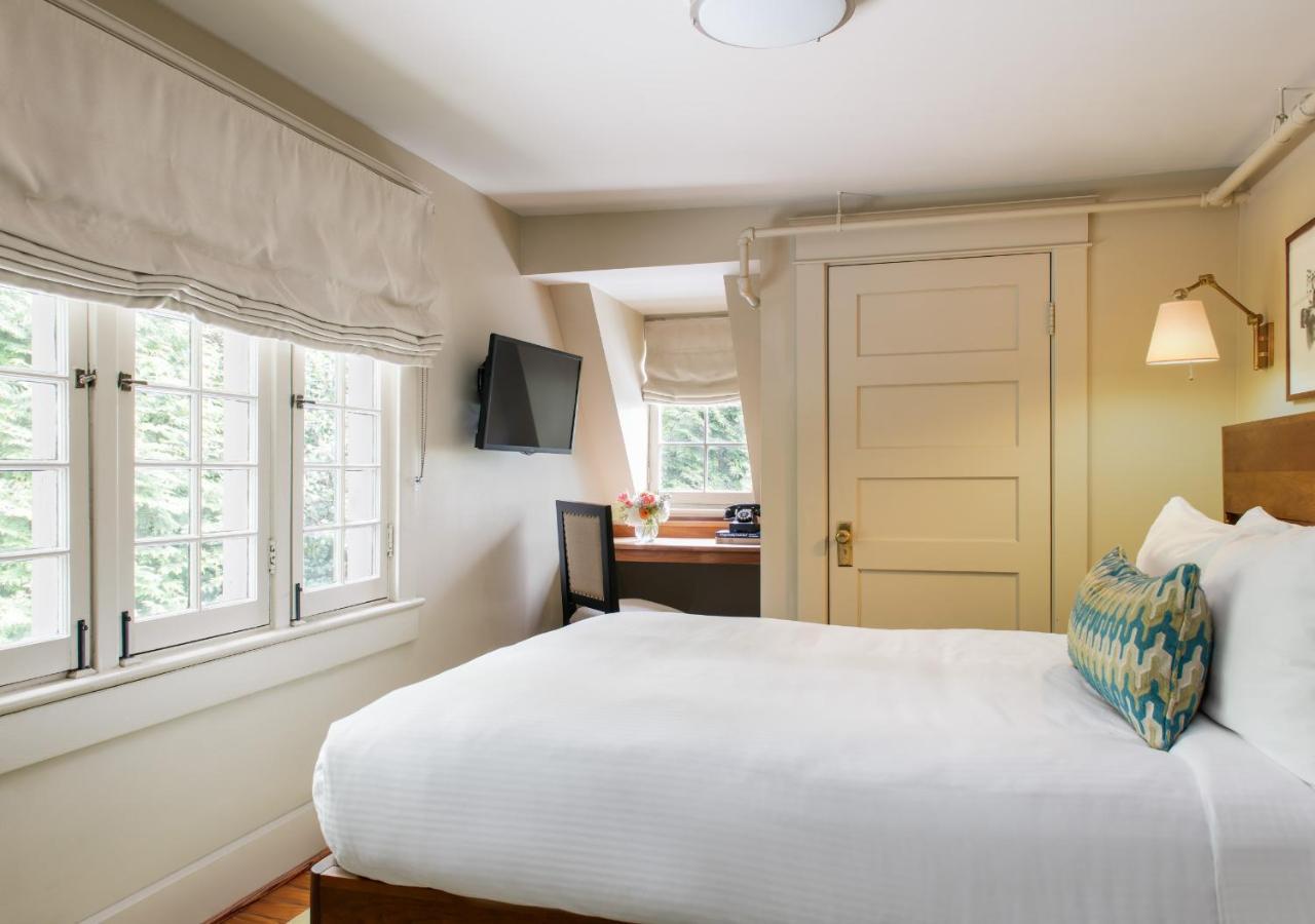 Oakhurst Inn At The University Charlottesville Extérieur photo