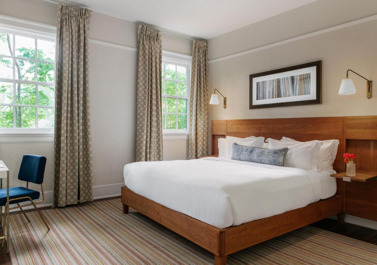 Oakhurst Inn At The University Charlottesville Extérieur photo