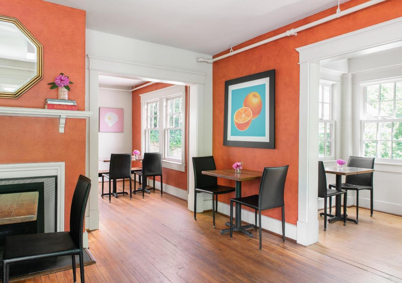 Oakhurst Inn At The University Charlottesville Extérieur photo