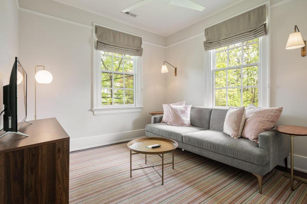 Oakhurst Inn At The University Charlottesville Extérieur photo