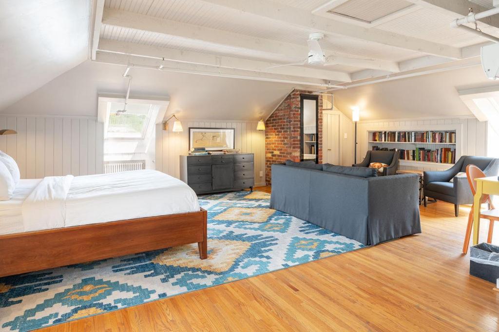 Oakhurst Inn At The University Charlottesville Extérieur photo