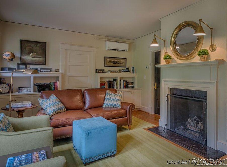 Oakhurst Inn At The University Charlottesville Extérieur photo